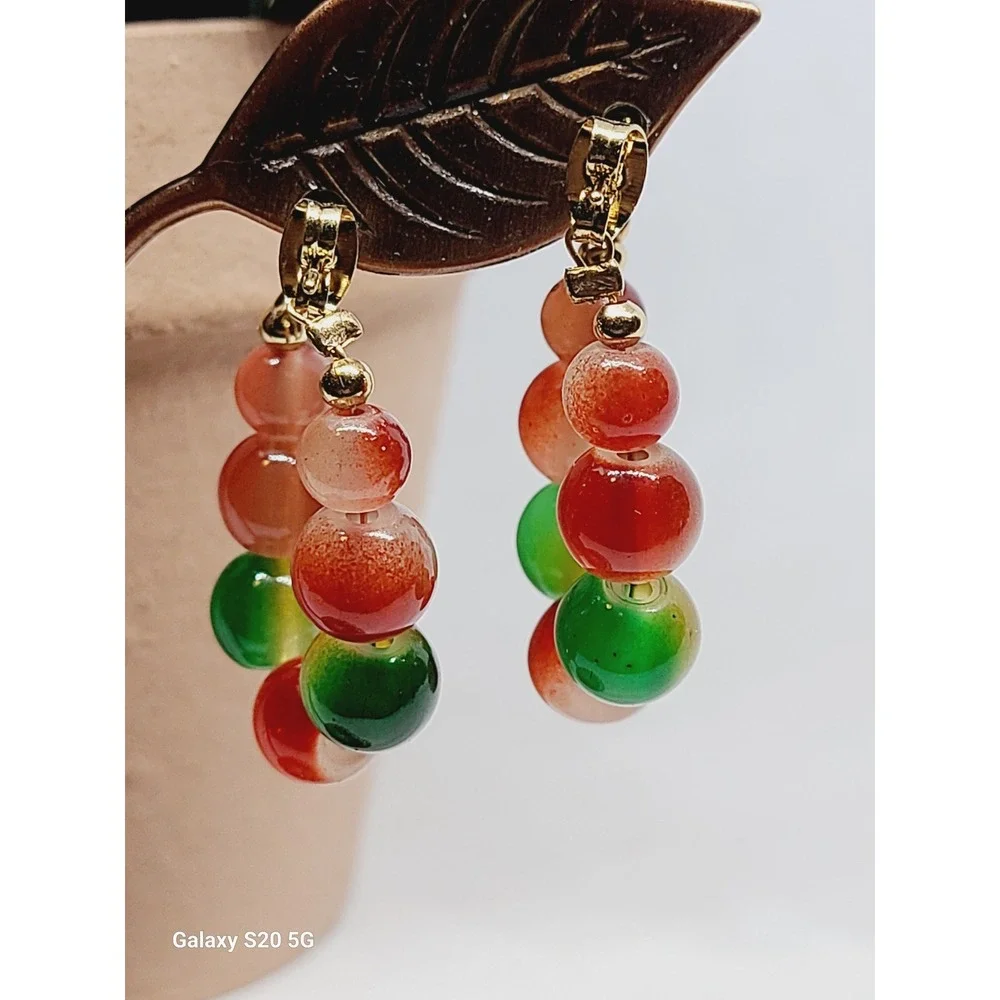 Red and Green Agate Bead Gold Tone Hoop Post Earrings Bohemian‎ Gemstone Jewelry